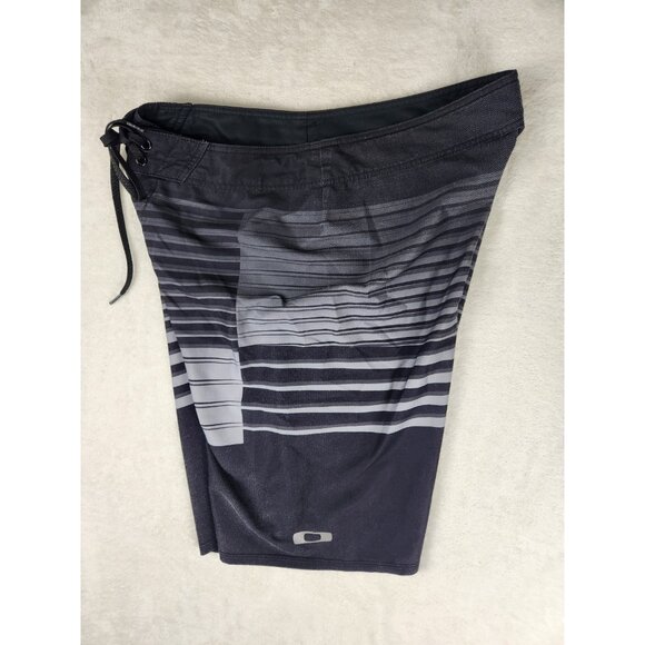 Vintage Oakley Board Shorts Men Size 34 Black Stripes Swimming - Picture 8 of 14